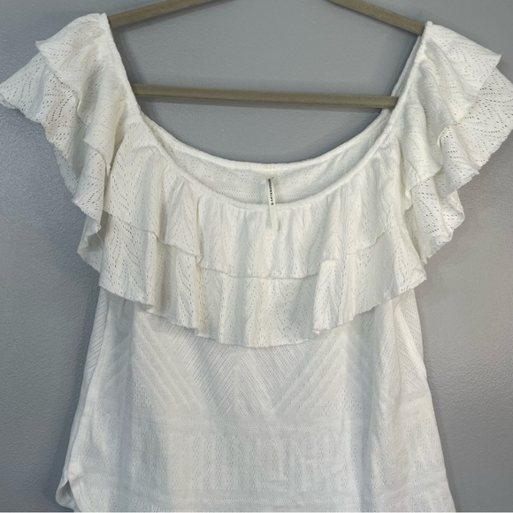 Elegant White Ruffle Top - Picture 2 of 7